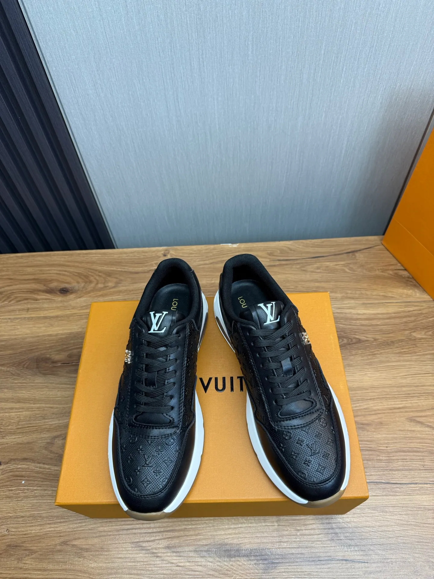 Men's shoes 💰460💰 LOUIS VUITTON [Luden Yiwei] Brand new trendy Lv is on the market 🎁, casual and fashionable men's shoes 👟 Original version shipped 1:1✅ The upper is made of imported brand leather + sheepskin lining, the original wear-resistant rubber outsole, the version is simple and elegant, exclusive for trendy men. 38-44